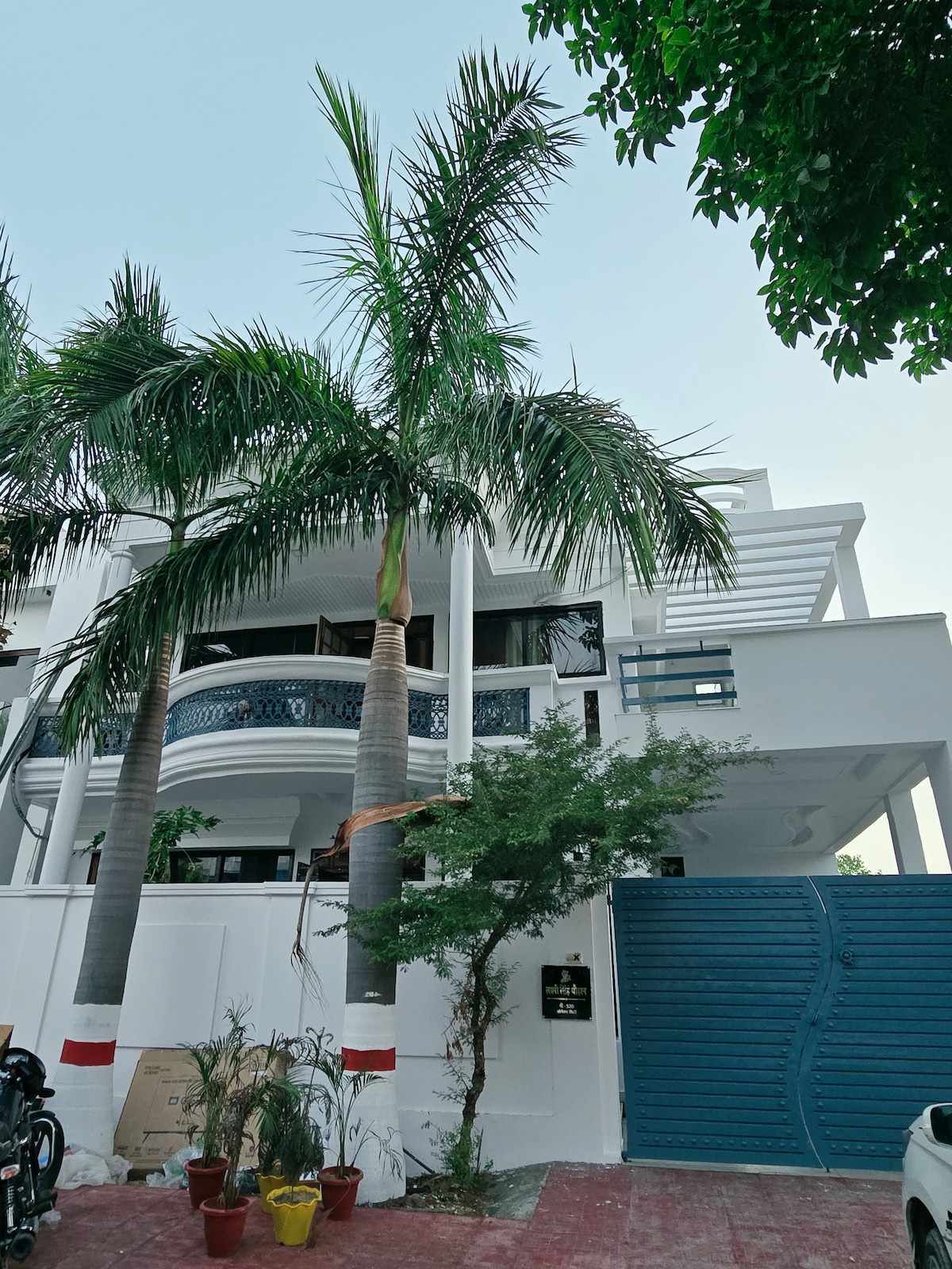 Royal White House